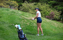 Sara Prieto golfing