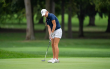 Elaine Grant golfing