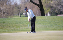 Sara Prieto putting