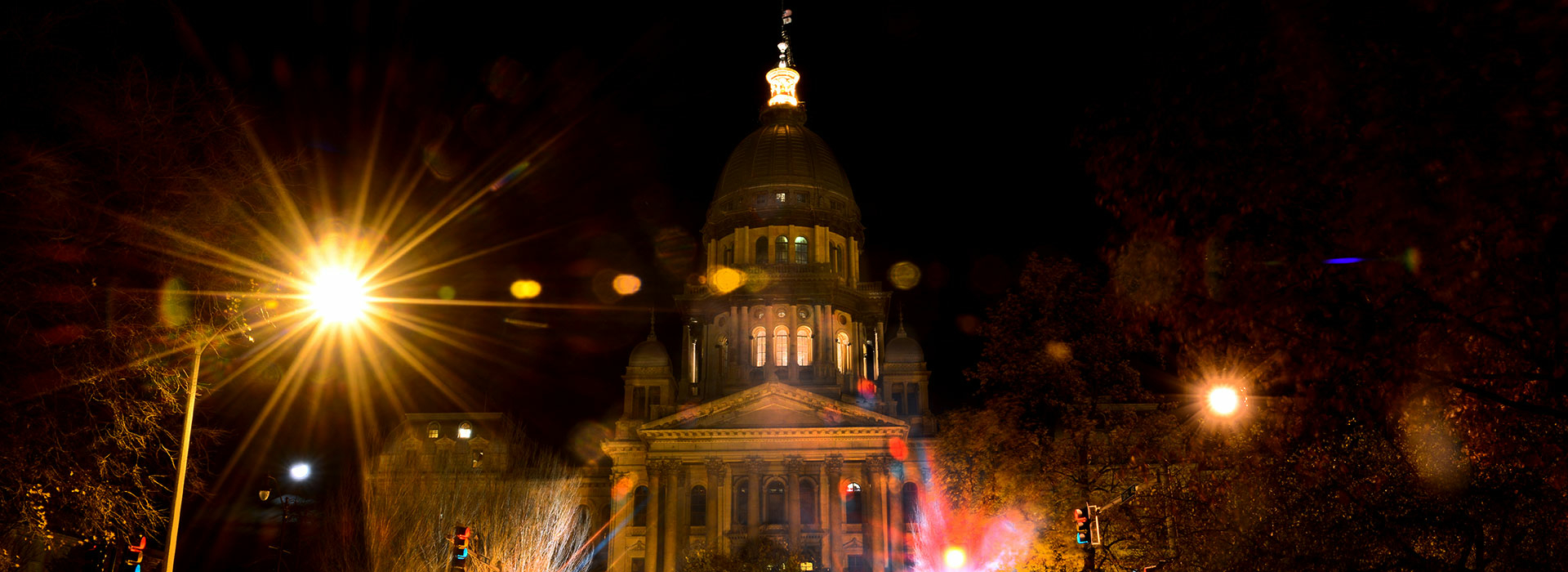 Illinois State Capitol at night