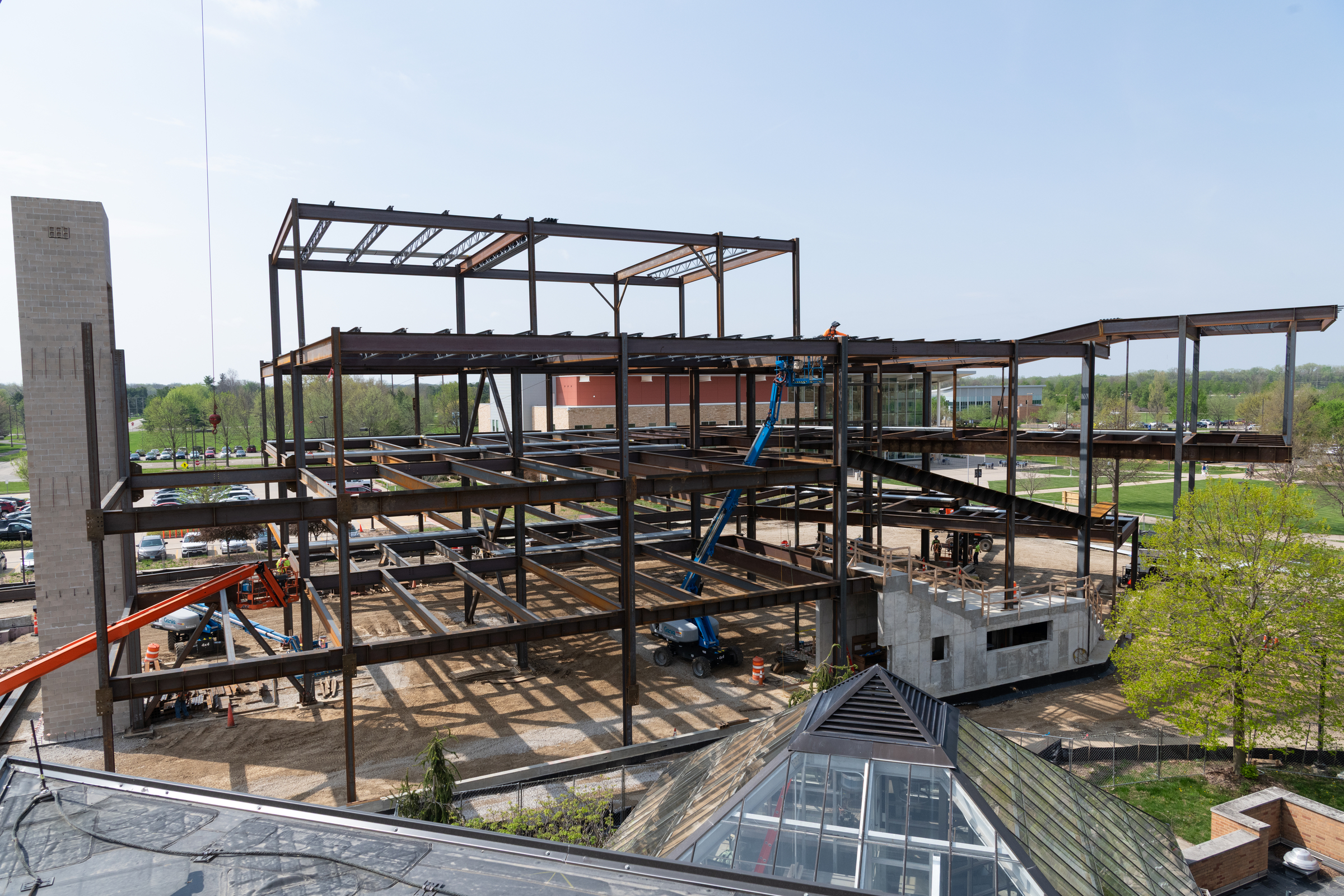 Steel construction of Library Commons at UIS