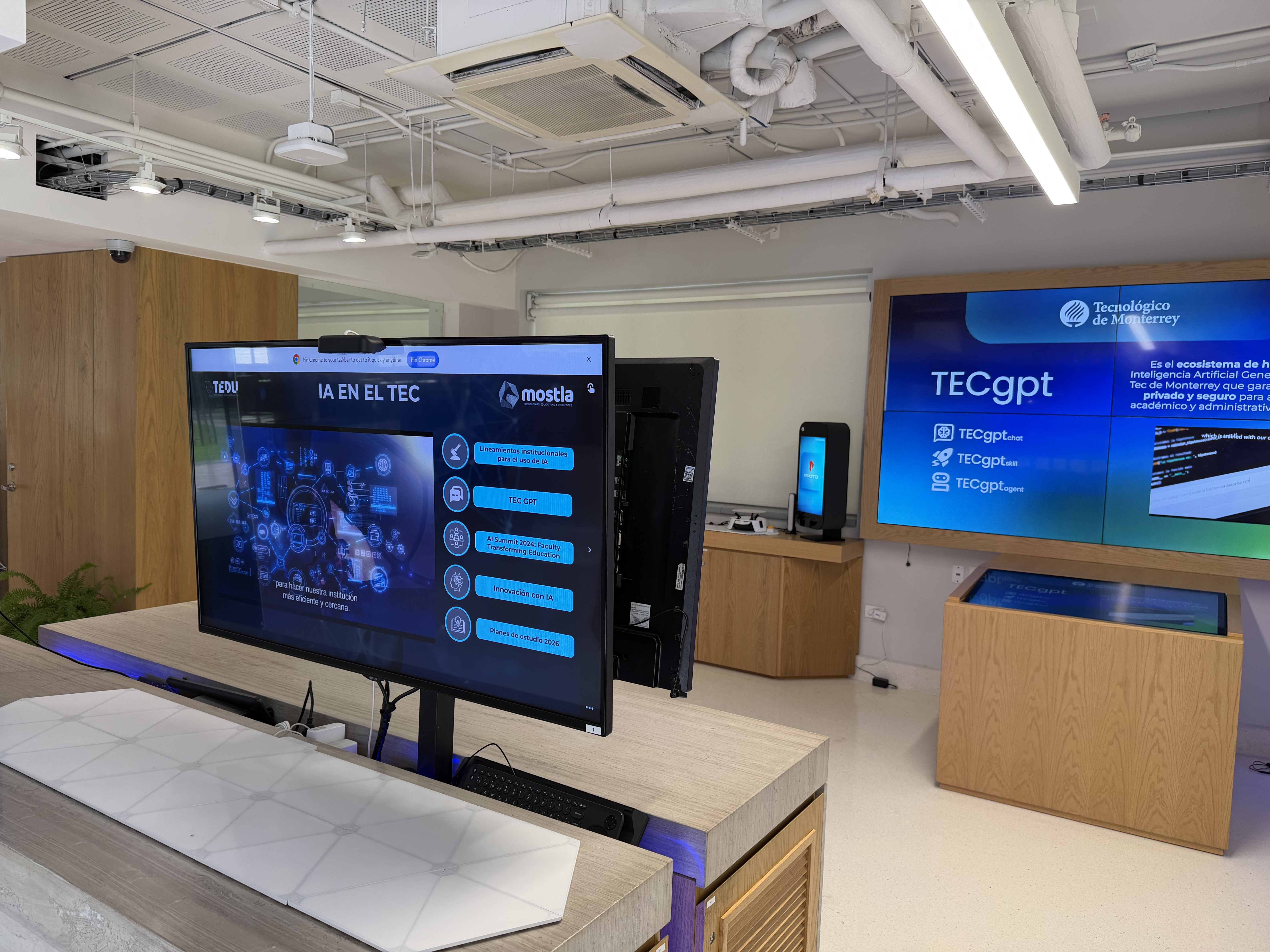 AI technology displays and interactive screens inside a Tecnológico de Monterrey innovation and learning space.