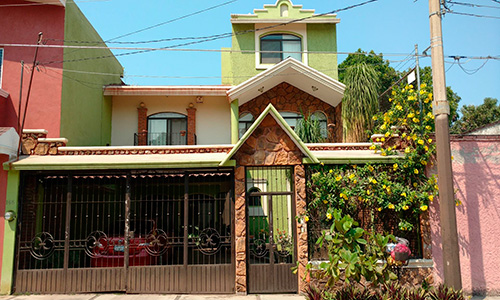Example of accommodations in Colima. A colorful house with a gated yard