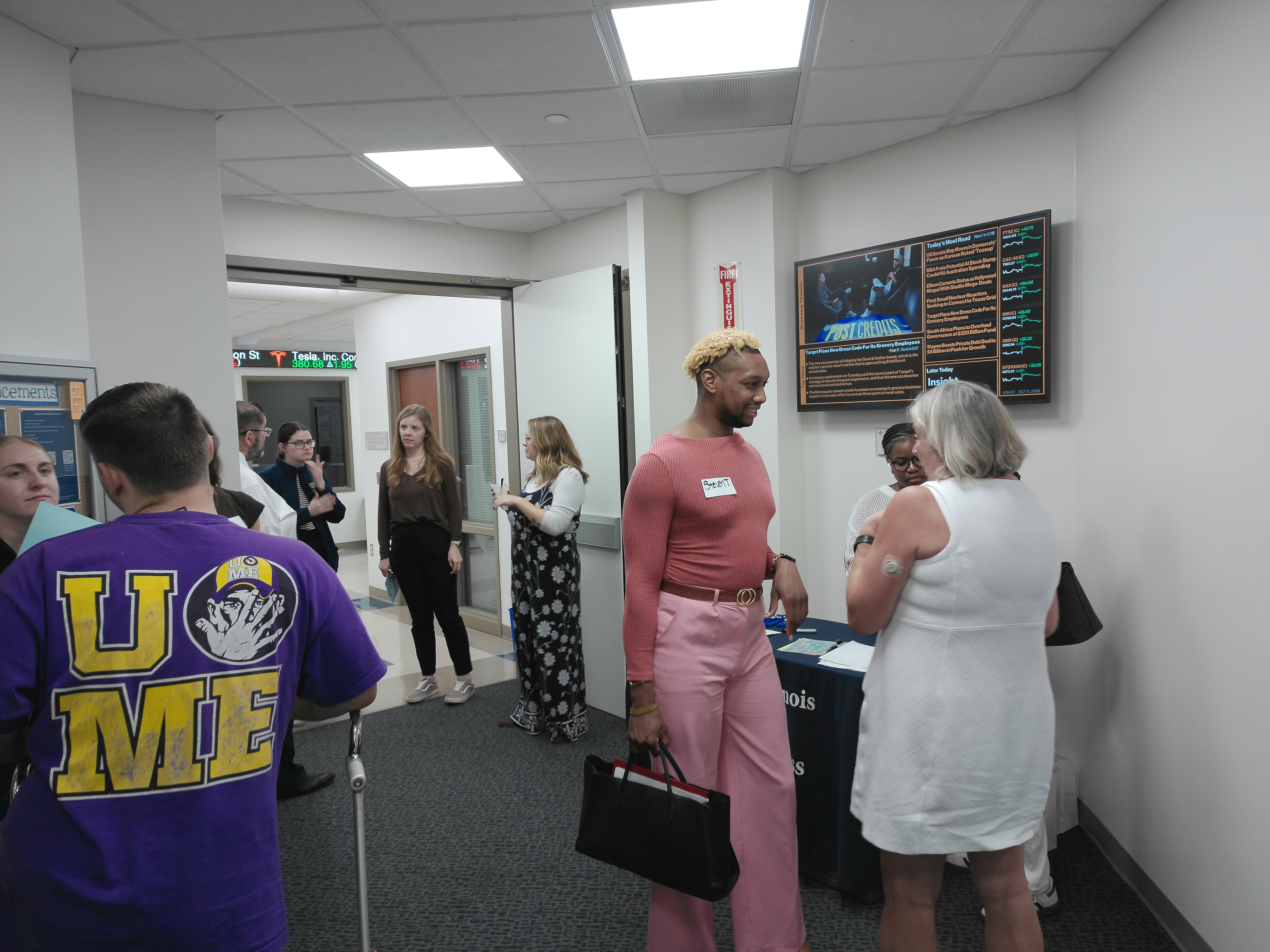 MBA students, faculty, and guests mingle during the Scoop & Socialize event.