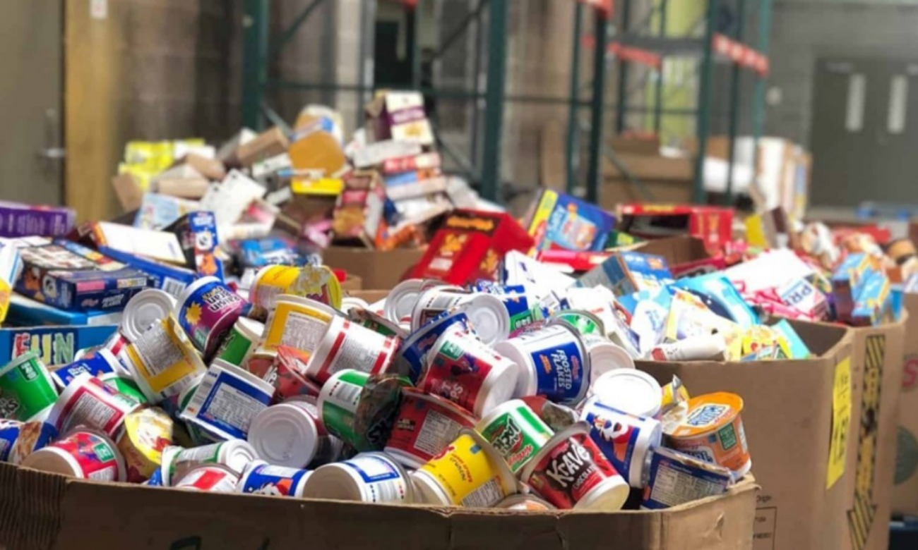 Volunteering in UIS Cares Food Pantry 