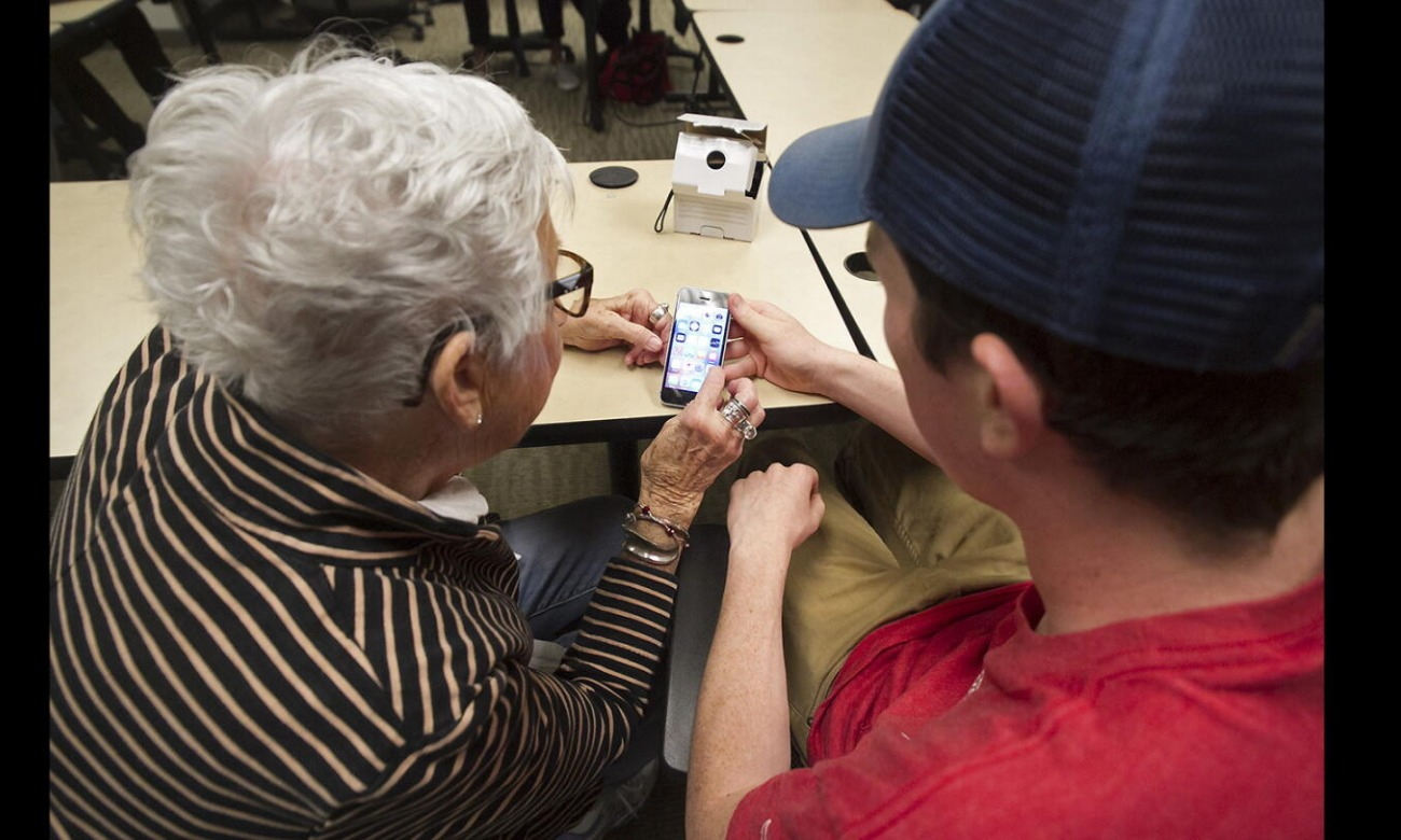 Helping Hands With Technology at Concordia Village
