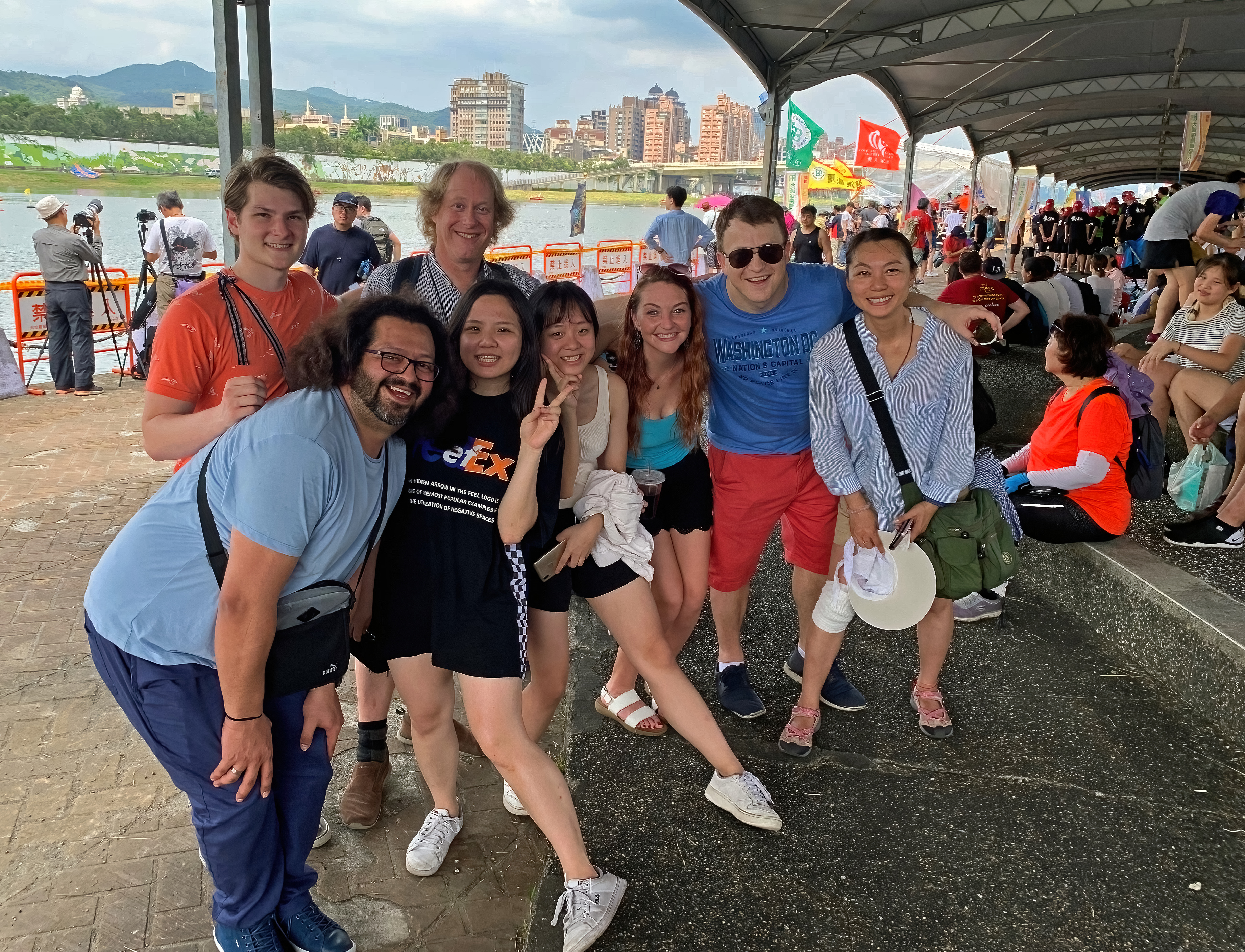 students posing for picture in Taiwan