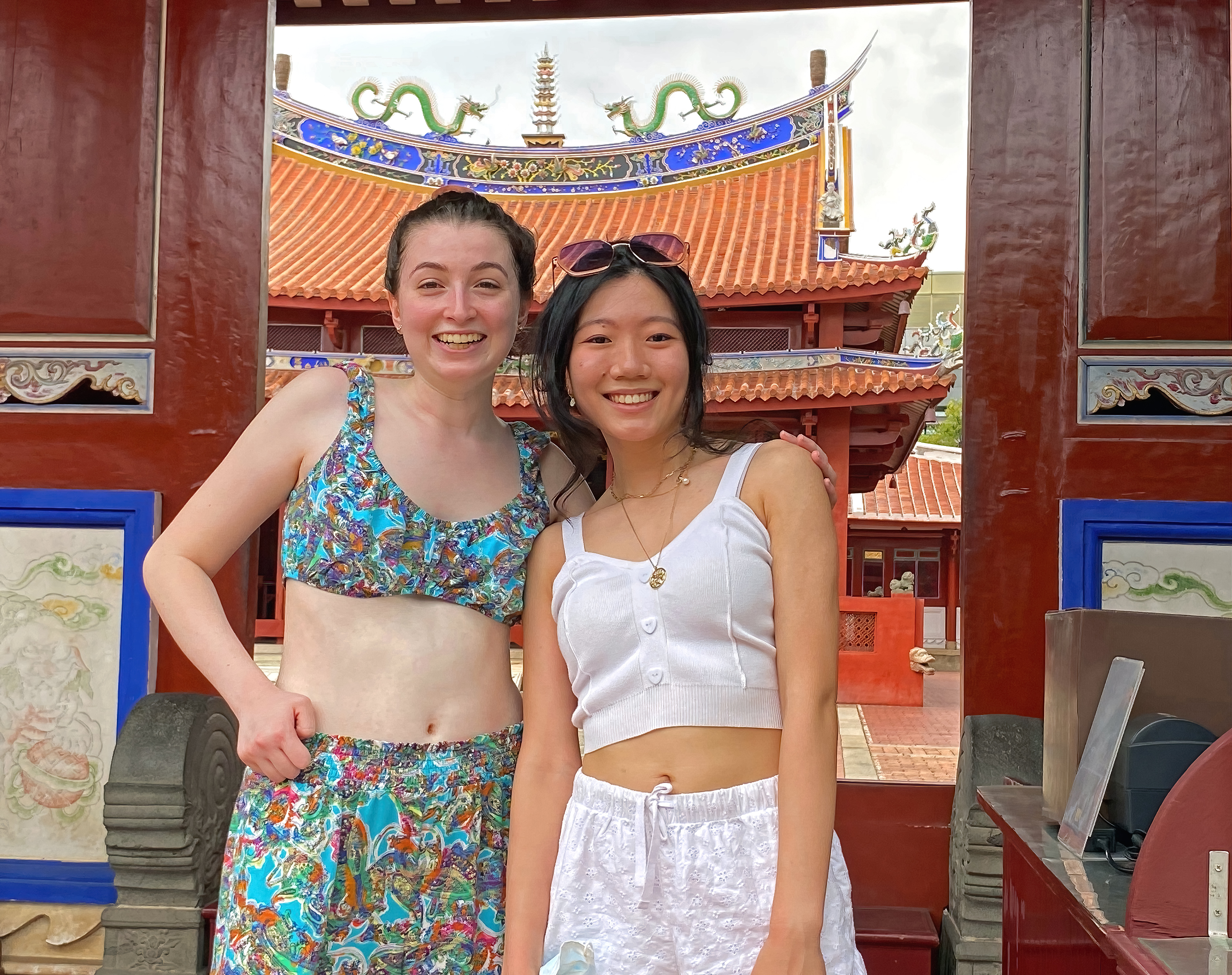 students posing for picture in Taiwan