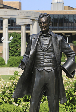 Lincoln Statue