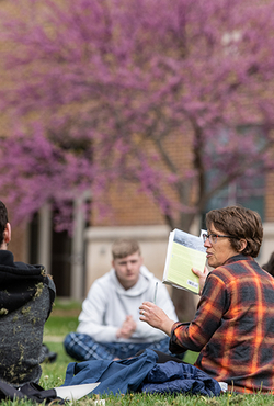 Outdoor class at UIS