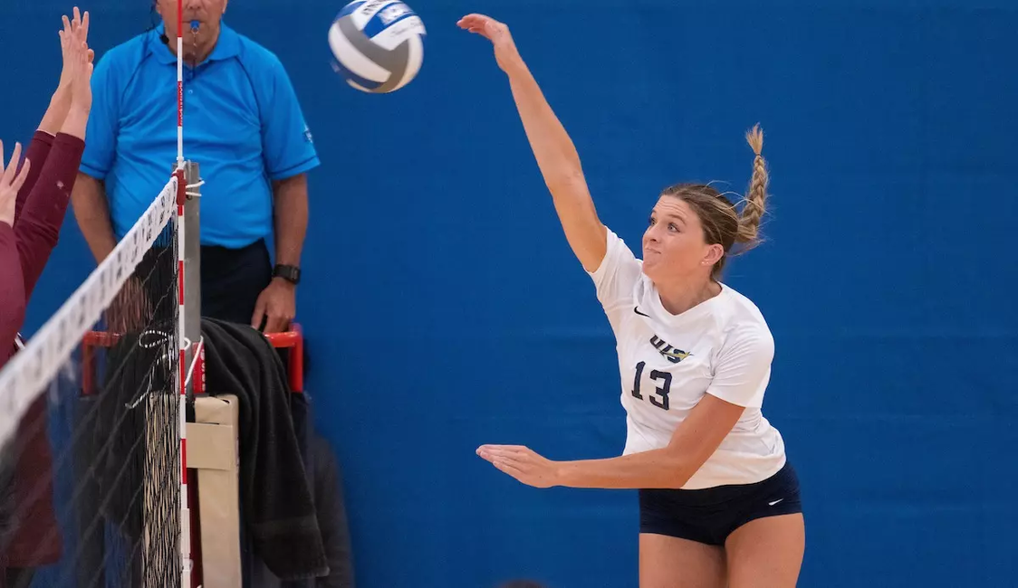Carly Michels playing volleyball