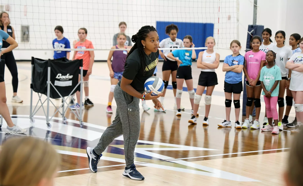 Kamille Jones coaches young athletes at volleyball camp