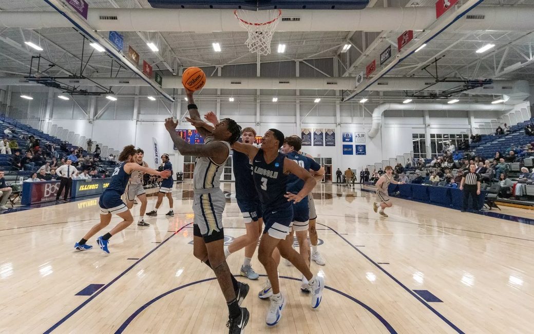 Jorden Williams playing basketball at UIS