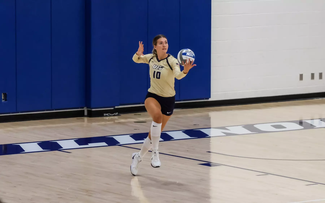 Alexis Schwartz Serving