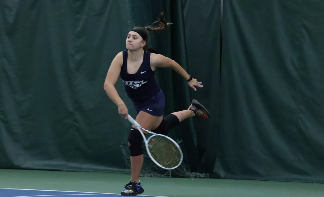 Kamila Kalinowska playing tennis