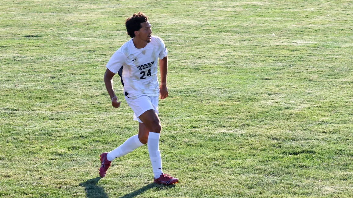 Donovan Faletto playing soccer in Prairie Stars white and gold