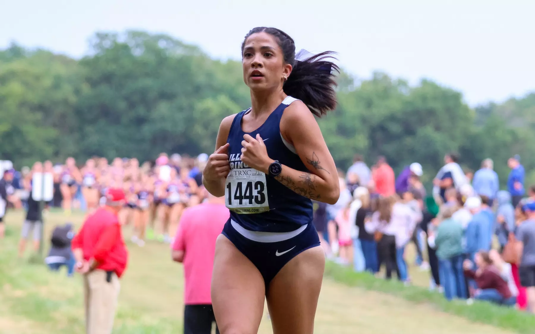 Kaleigh Inniss running cross country