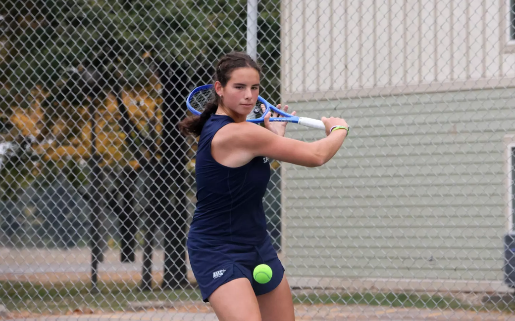 Ema Norma Bordean playing tennis