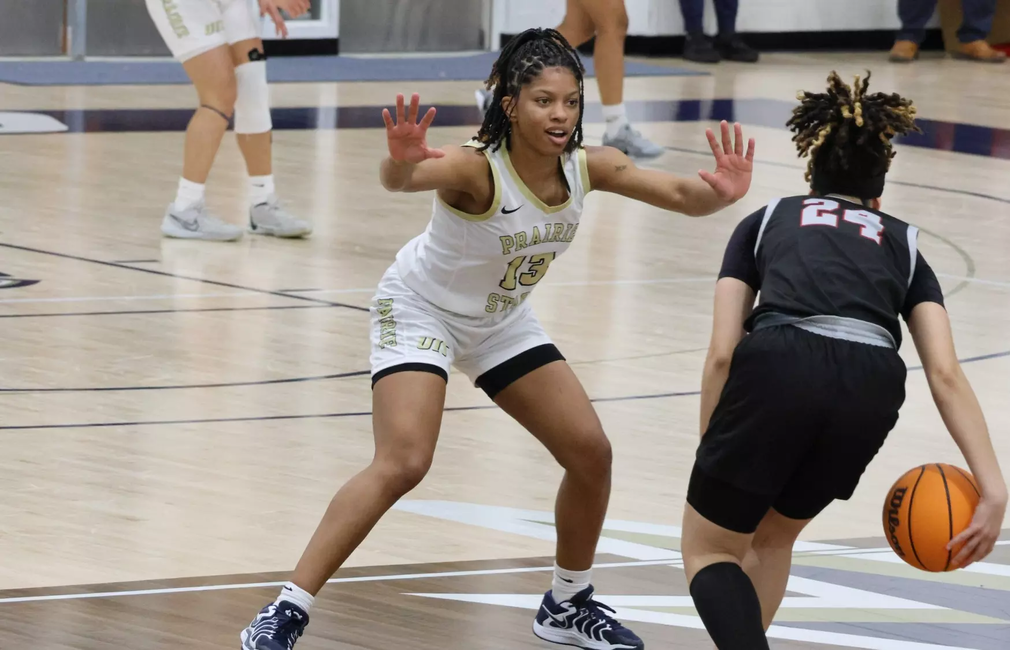 Emari Doby on defense