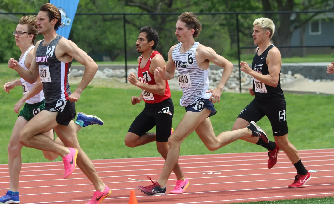 Cort Ross running the 1500
