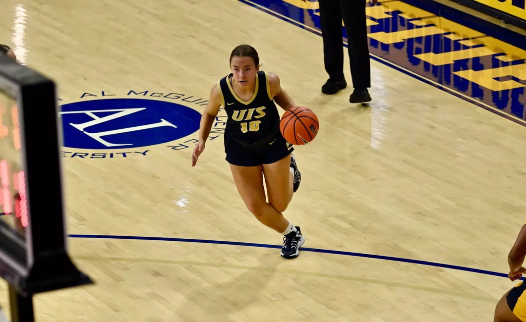 Makenna Yeager on offense