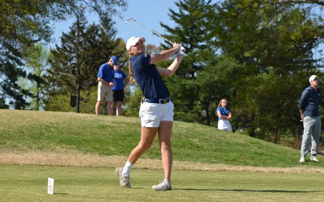 Elaine Grant golfing