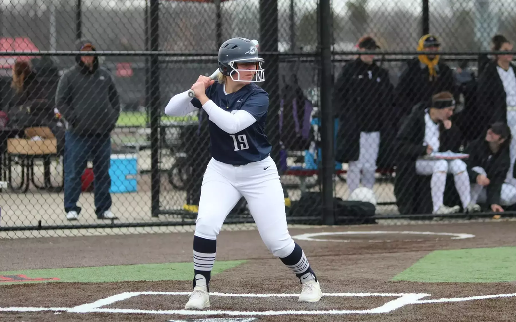 Hailey Niebrugge batting