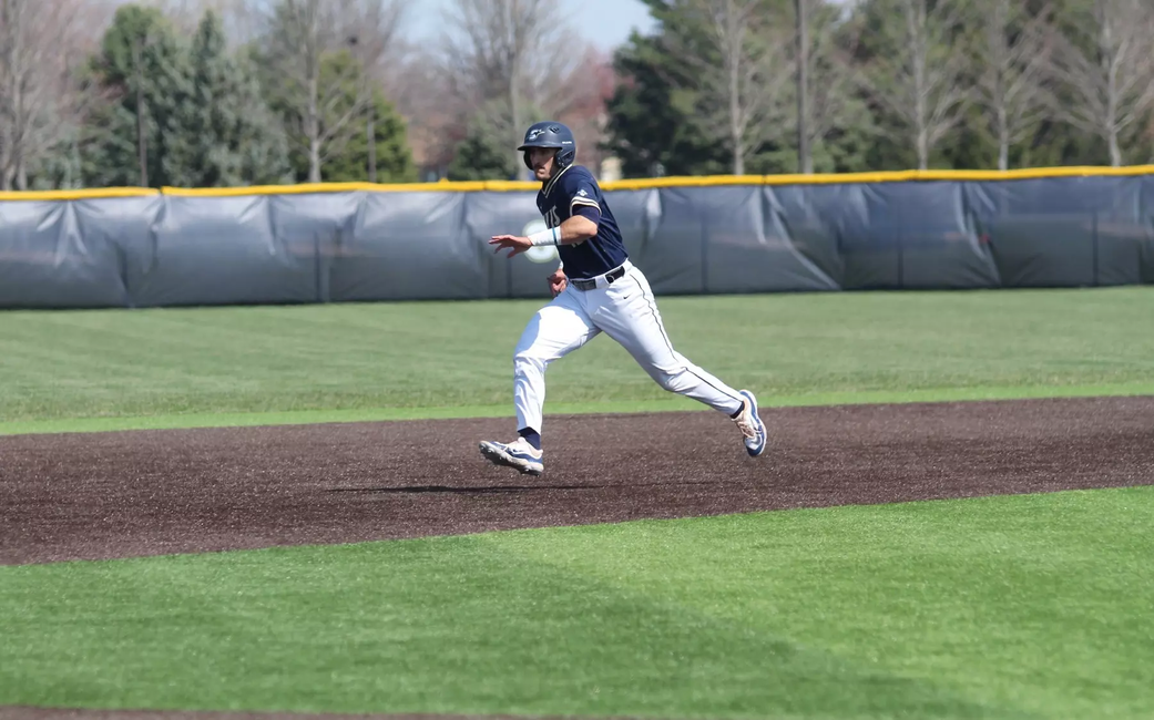 Mark Kattula running to third base