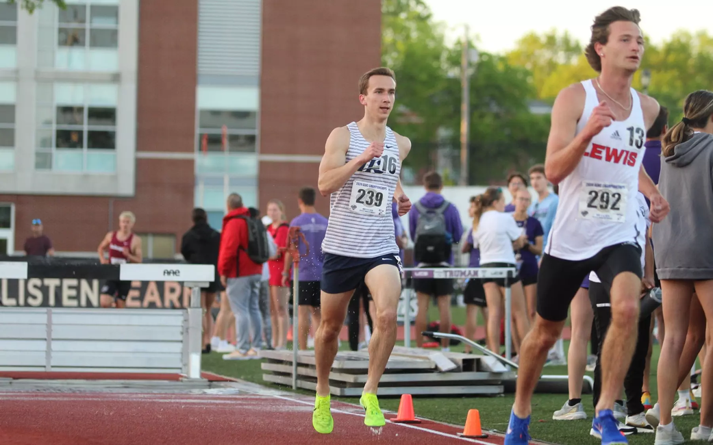 Ryan Jones running steeplechase