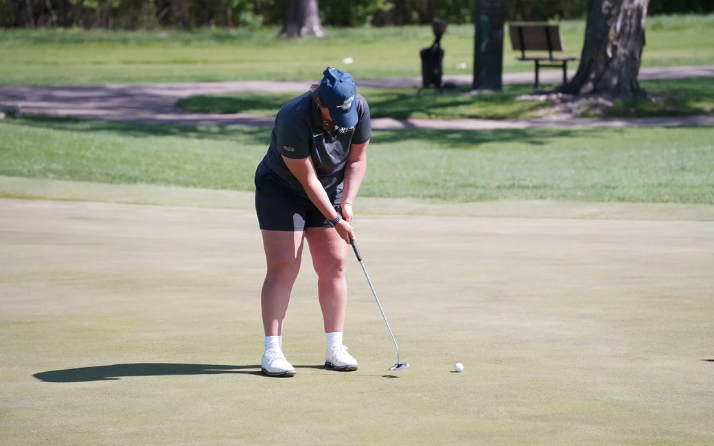 Isabelle Segal putting