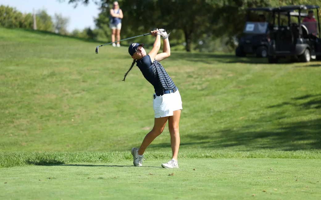 Elaine Grant golfing