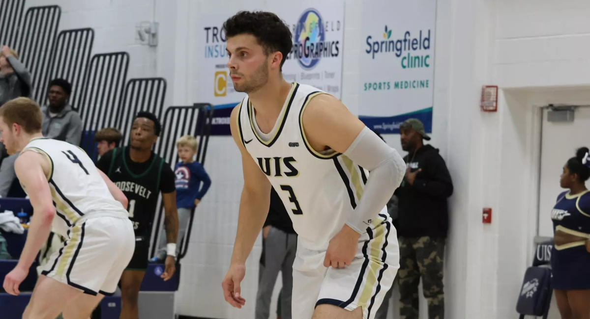 Max Kunnert playing basketball