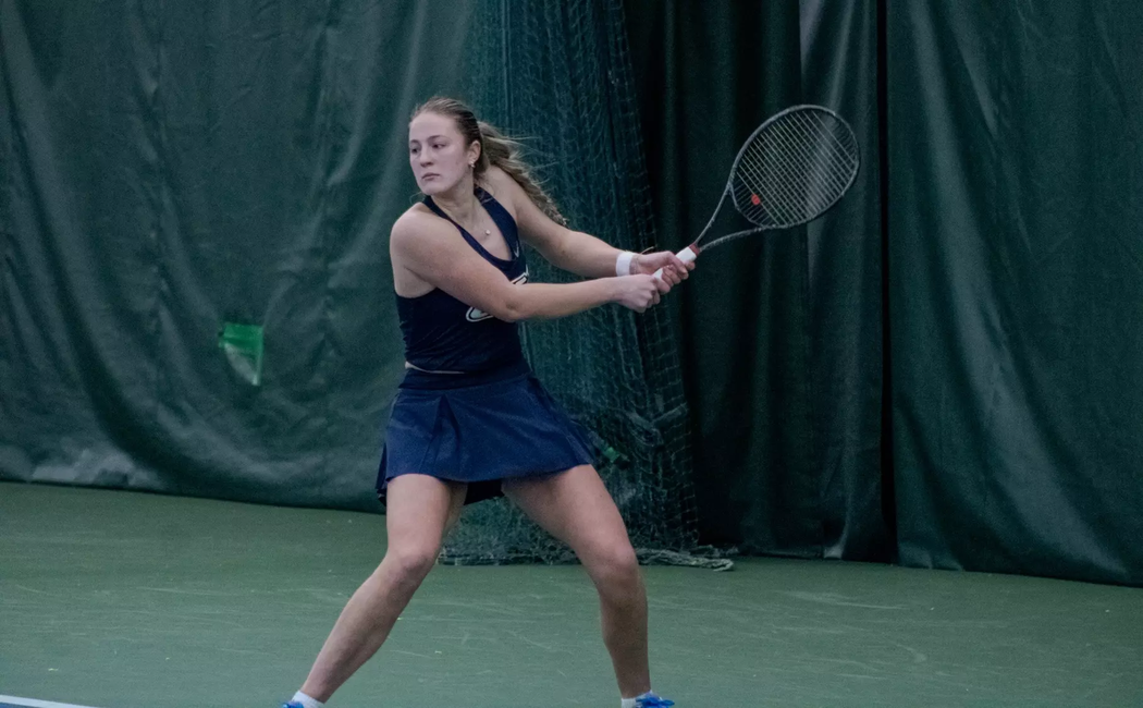 Niamh Grogan playing tennis