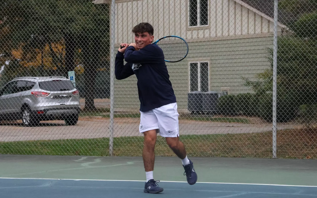 Pablo Herrera playing tennis