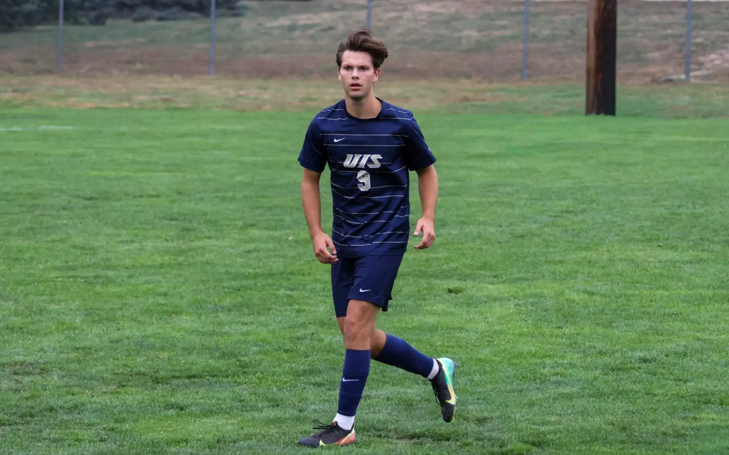Robin Lemke Bergseth playing soccer