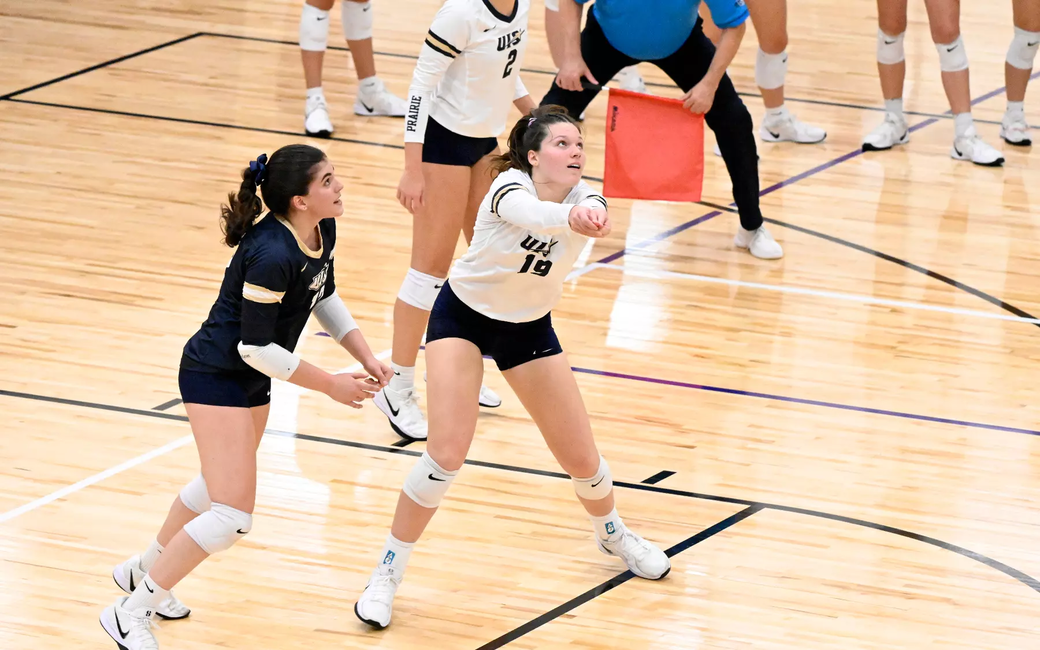Makenna Cox playing volleyball