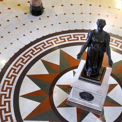statue on the main floor of the Illinois Capitol Building