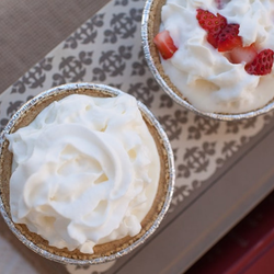 Pie a La Familia Member