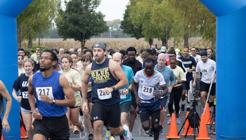 Running cross the start line at the 2024 Prairie Stars 5K