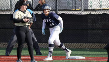 Taylor Zawacki on base