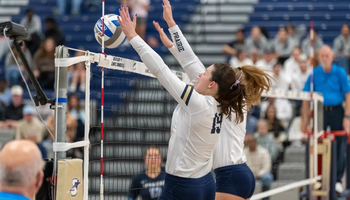 Makenna Cox #19. Volleyball vs. Upper Iowa University Friday, November 7, 2025.