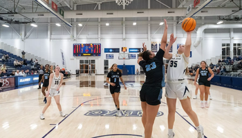 Paula Strzelecki #35. Womens basketball vs. Lincoln Thursday, January 29, 2026.