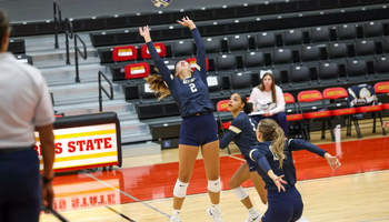 Madi Siefken, UIS volleyball setter in action