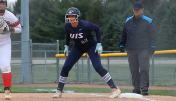 Taylor Zawacki on first base