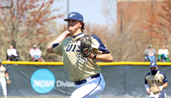 Ben Benoit pitching