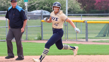 Taylor Zawacki running to second base