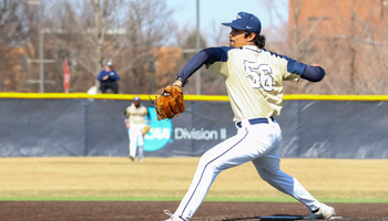 Esteban Hernandez pitching