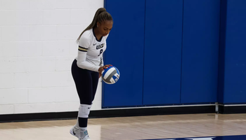 Erica Sledge serving