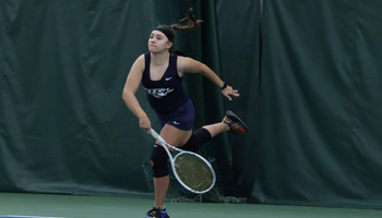 Kamila Kalinowska playing tennis
