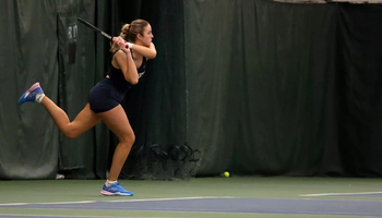 Niamh Grogan playing singles